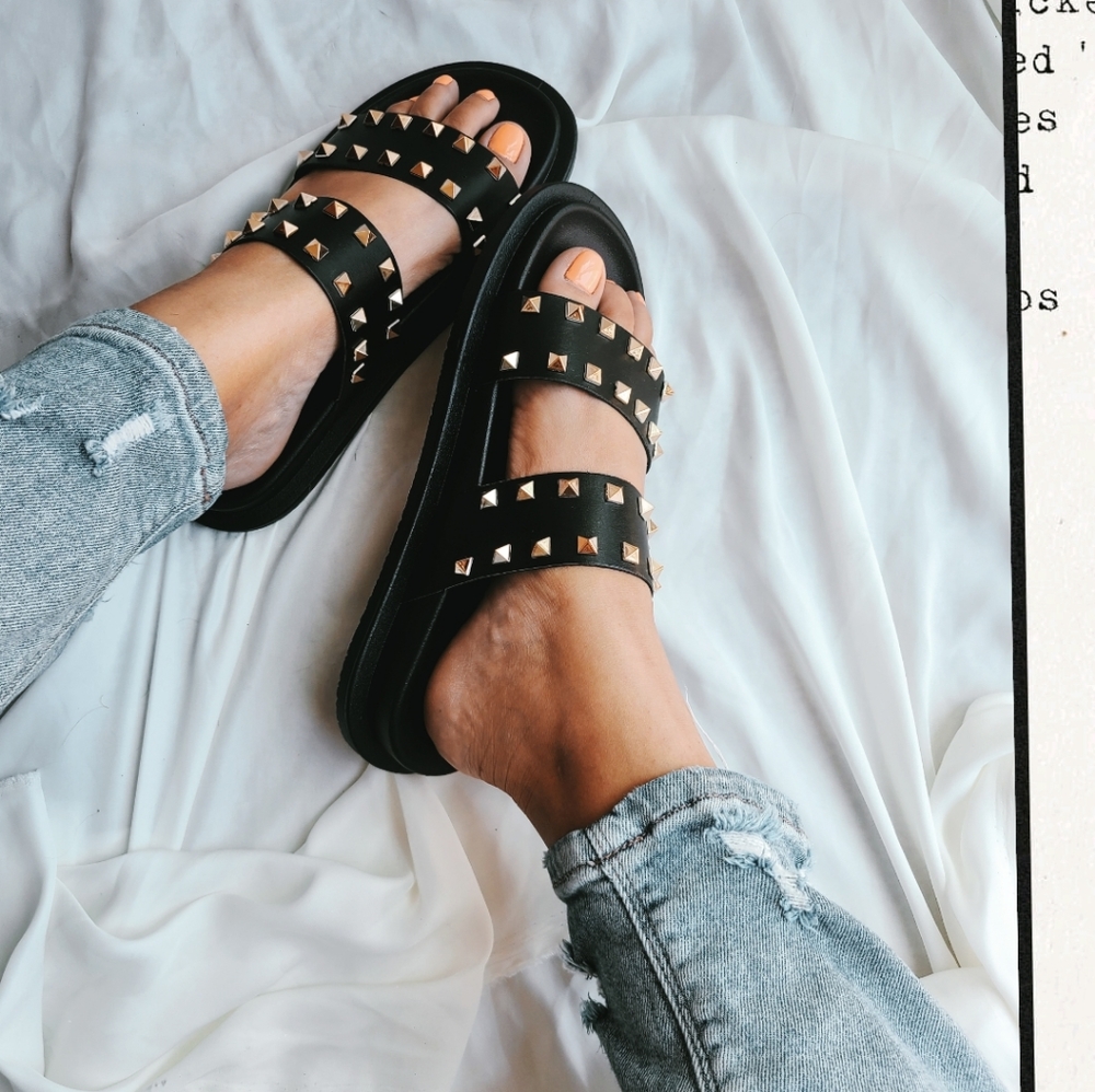 🚨LAST PAIR// Black spike Slide - Picture 2 of 4